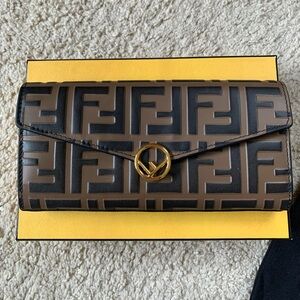 fendi continental wallet
